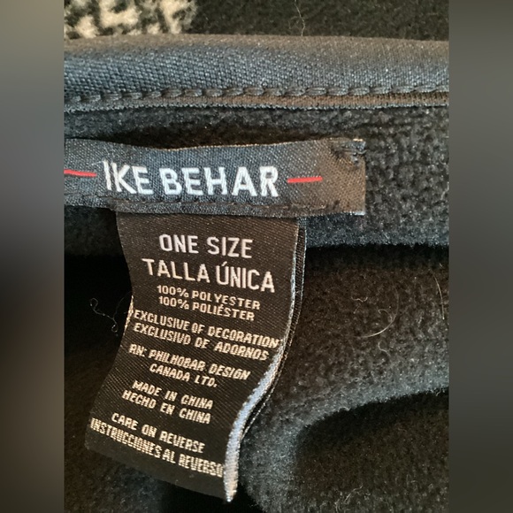 Black and White Women's Wrap - Picture 6 of 6